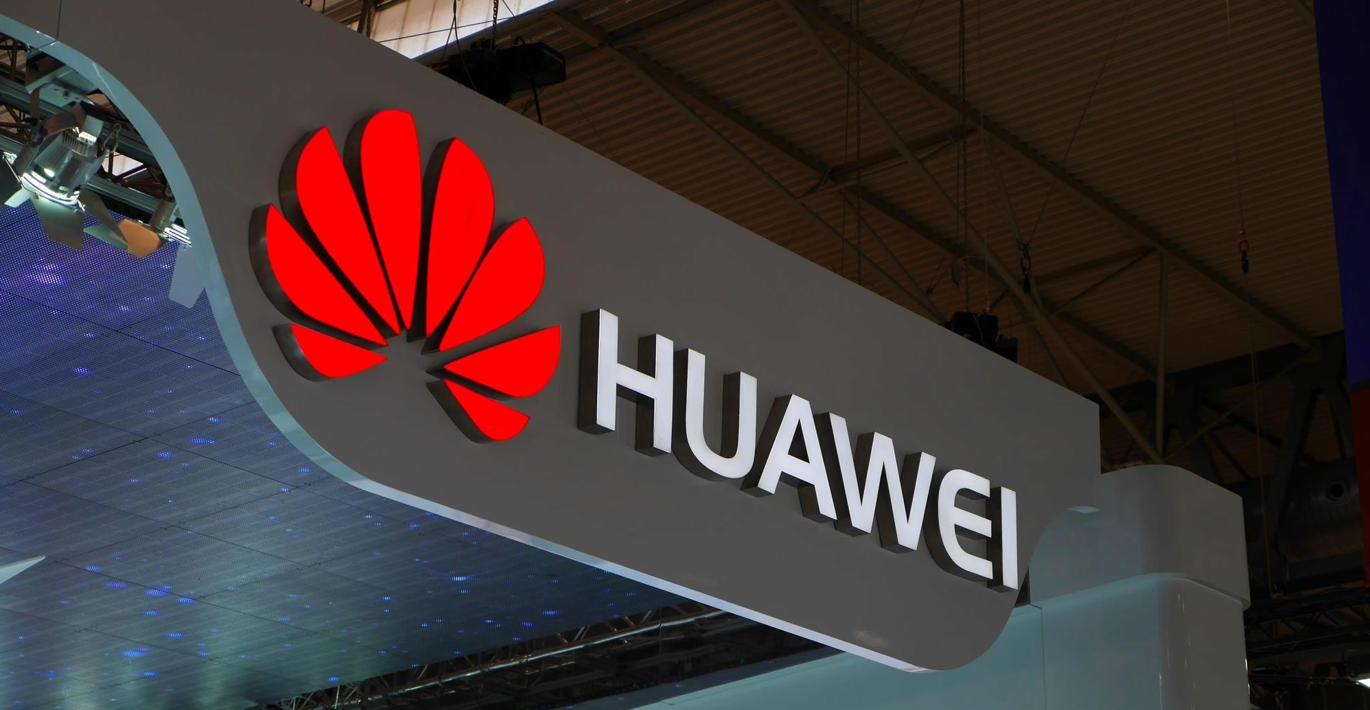 huawei logo mwc 2015 4 ZTE & Huawei Swear That Their OZ Smartphones Dont Contain Tracking Software