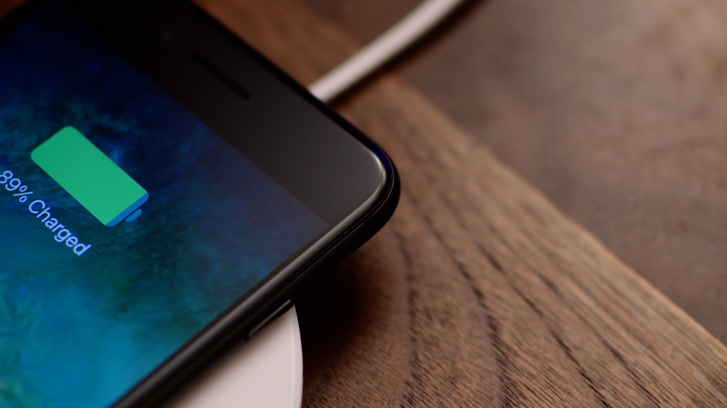 Angry Customer Sues Apple For US$1 Trillion