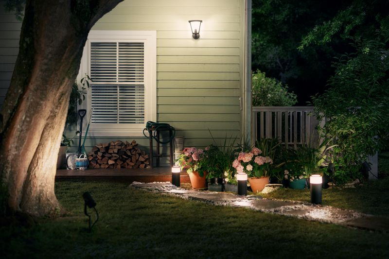 Philips Hue outdoor 3 Philips Unveils New ‘Hue’ Smart Lights For Outdoors