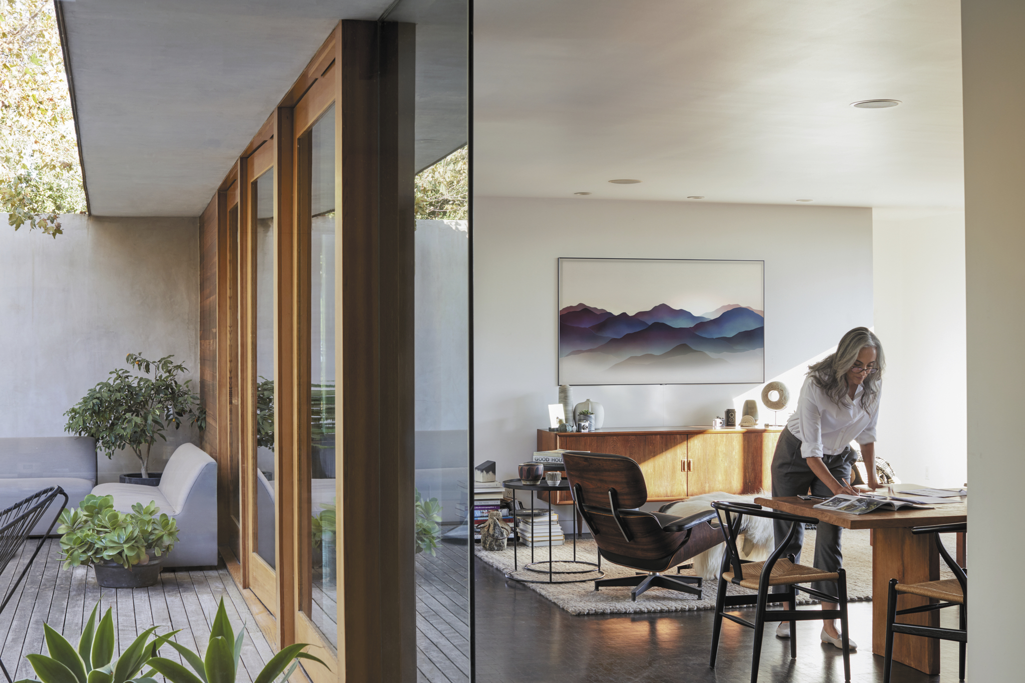 Samsung Release 2018 TVs – ‘One Clear Cable’ To ‘Ambient Mode’