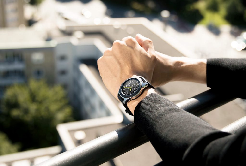 Samsung Galaxy Smart Watch Is Like The Duracell Bunny, It Leaves The Apple Watch Behind