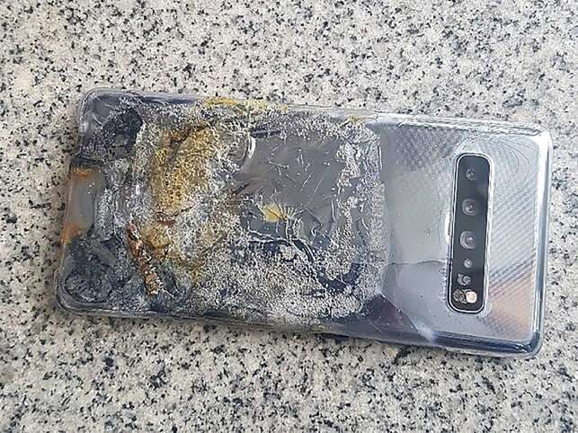 samsunggalaxys105g Samsung Denies Fault Over Exploding S10 5G