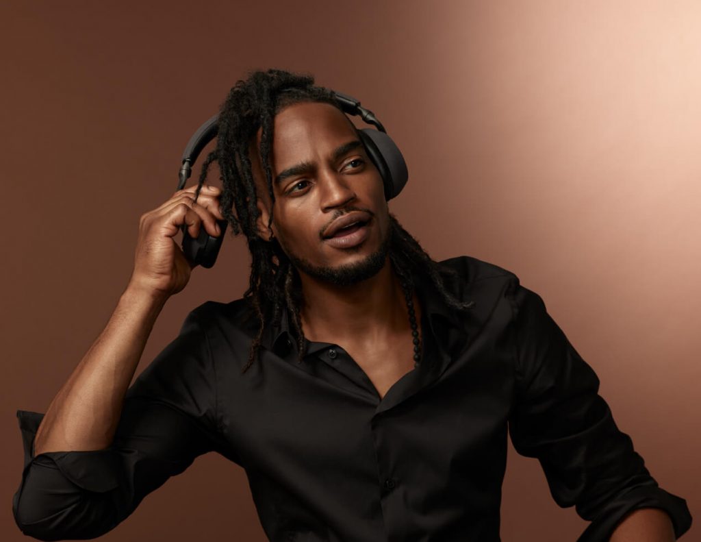 Bowers & Wilkins Unveil 24bit Wireless Headphones