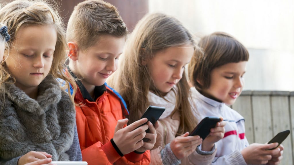 Half Of Australian Kids Use A Mobile Phone – channelnews