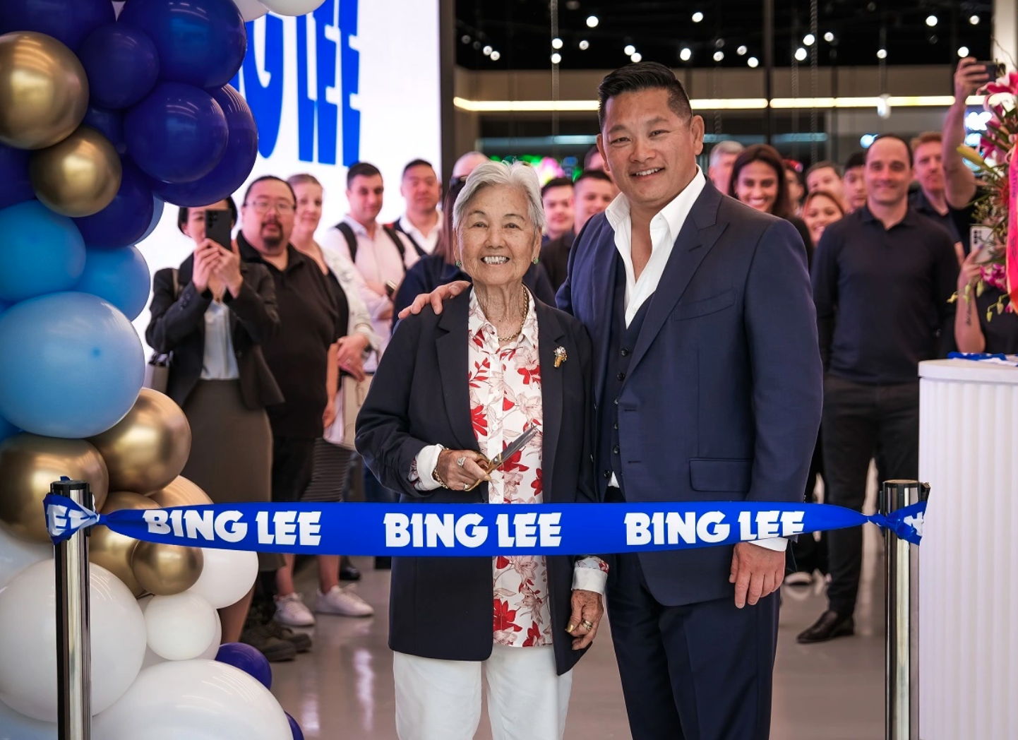Bing Lee Opens New Sydney Store, Featuring  Metre Long Screen –  channelnews