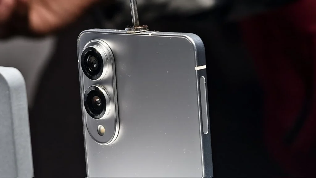 %name Samsung Galaxy S25 Edge Leaks Reveal Design, Pricing and Accessories
