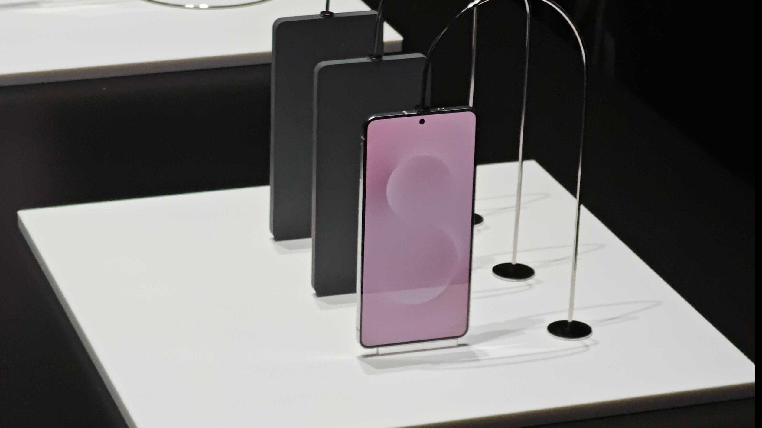 samsung teases super thin galaxy s25 edge phone bk33 Samsung Assures Galaxy S25 Edge Wont Compromise Durability Despite Thin Design