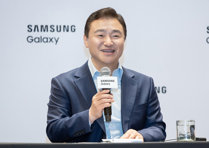 Samsung Aims to Launch Tri-Fold Smartphone by End of Year
