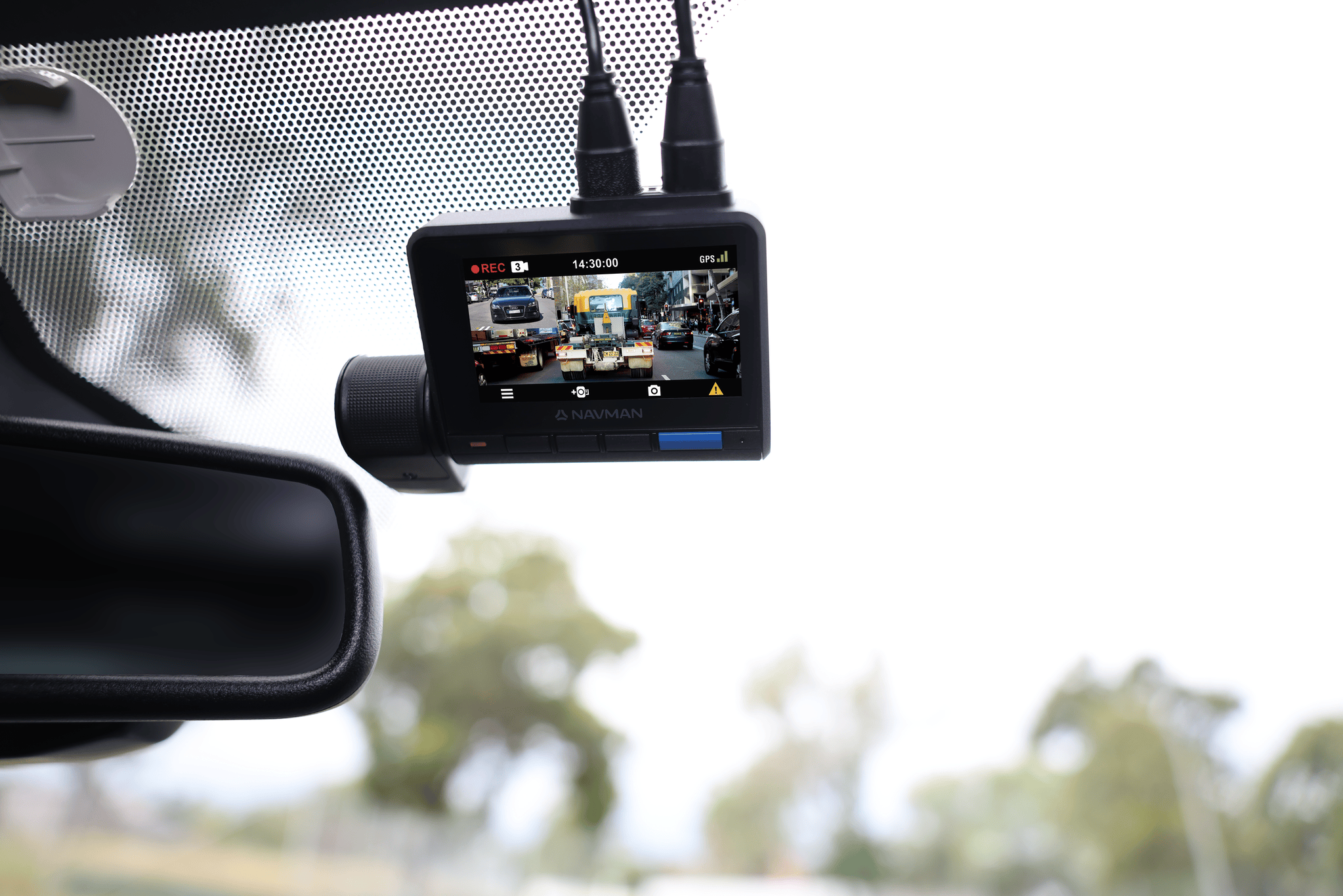 Navman Launches Australia’s First 3-Camera Dash Cam for Summer Road Trips
