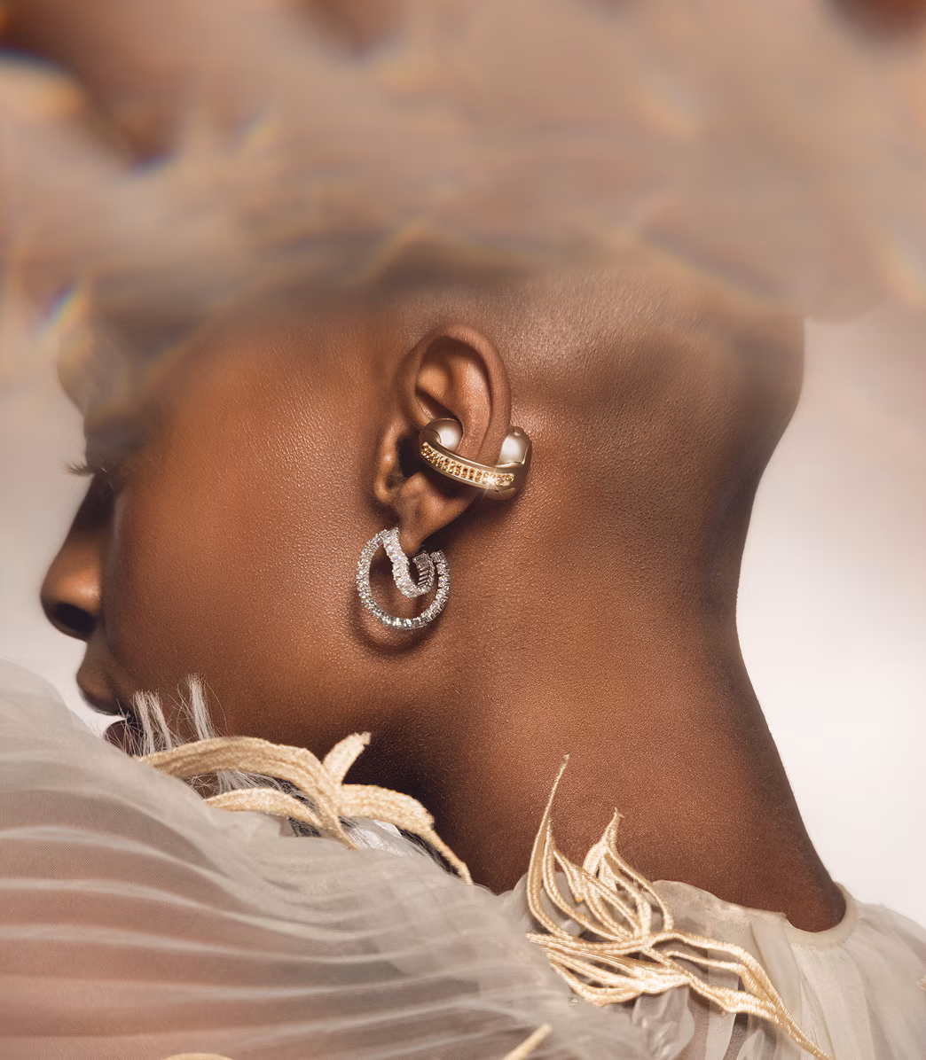 Review: Motorola’s Stylish Open-Ear Earbuds