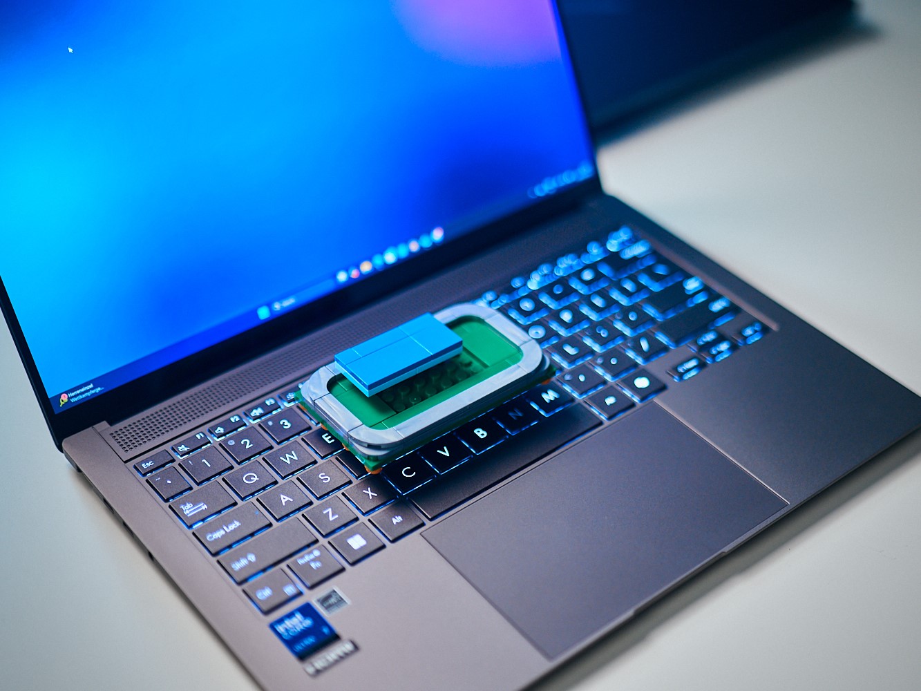 Australian Notebook Retailers Set To Ride Premium Wave as Intel Pushes Cutting Edge Chips Amid AI surge