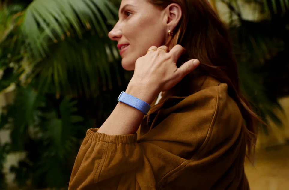 Google Kills The Fitbit App, Launches Screenless Fitbit Air