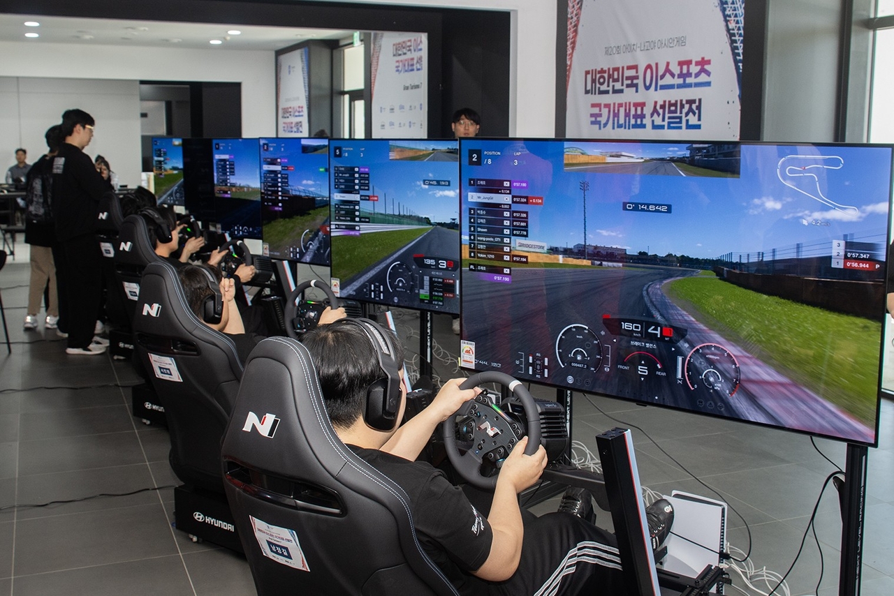 Hyundai Teams With LG, Sony and Logitech On High-End Racing Simulator